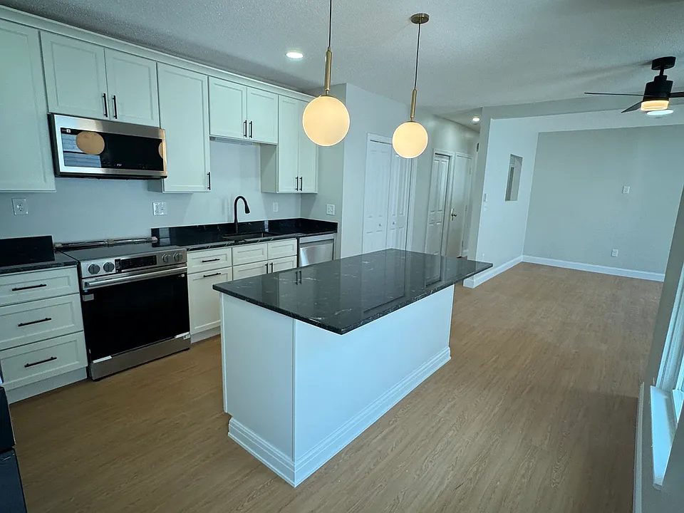 21 Everett Ave #2
