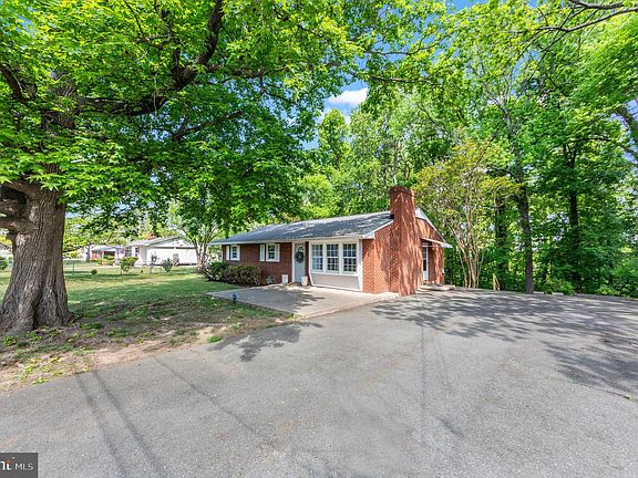 2nd image of 302 Walnut Dr