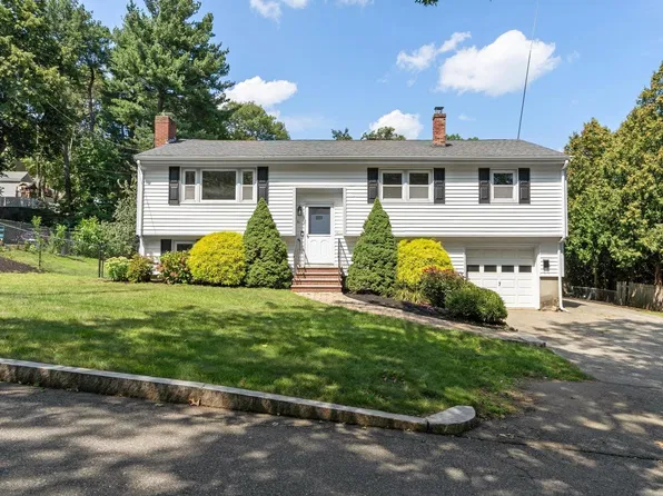 7 Locust St, Reading, MA 01867