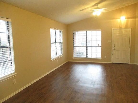 5th image of 2912 Chanute Dr