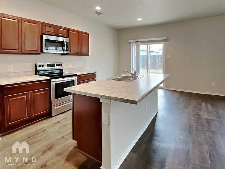 13019 Lineberry Ln — Photo 5