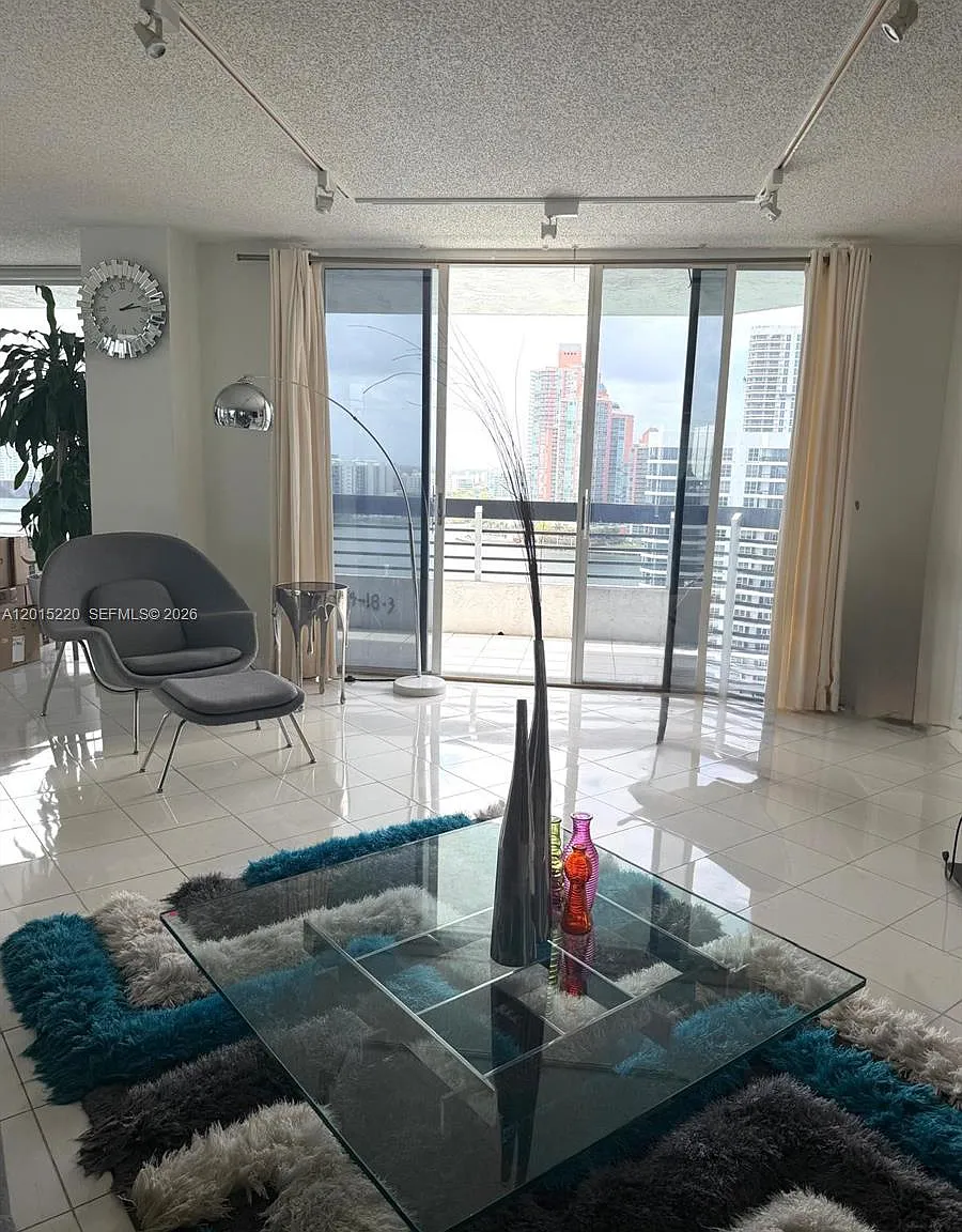 Mystic Pointe Condo No Th — Photo 4
