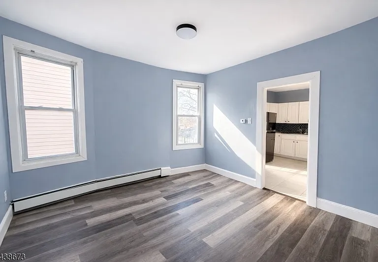 204 Demott Ave — Photo 1