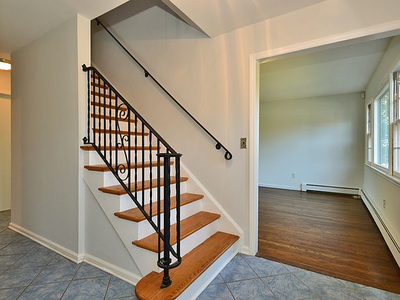 2nd image of 310 Heathcote Ave