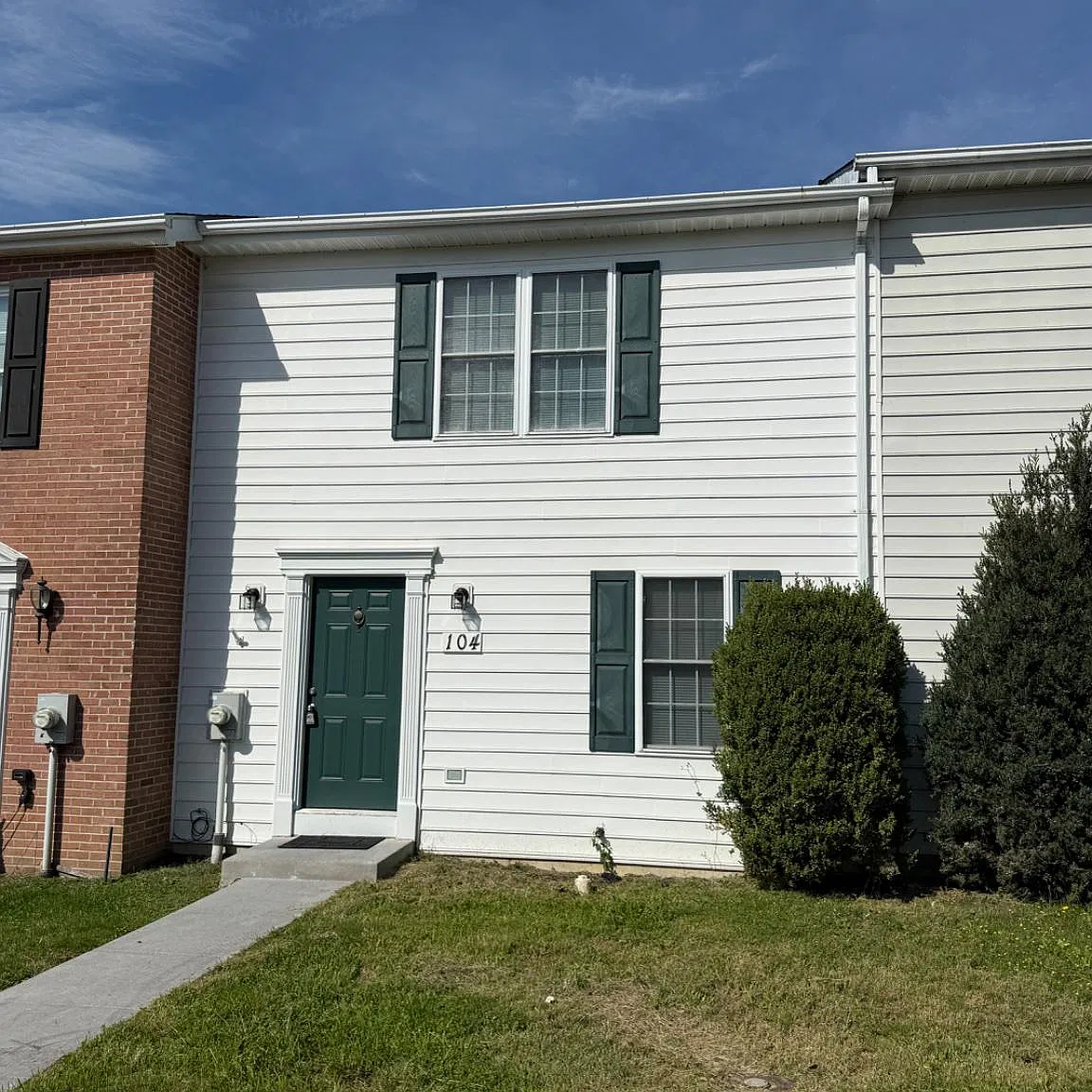 2 bed, 1.5 bath, 1040 sqft, $1,575 — Photo 1
