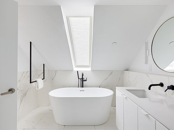 5th image of 2228 Gravier St #402
