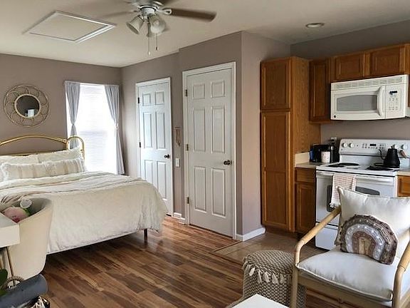 3rd image of 4062 Four Oaks Blvd #1