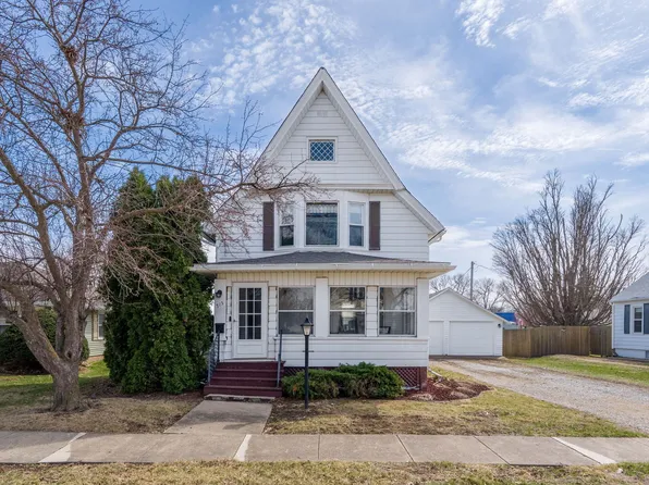 715 5th St, De Witt, IA 52742