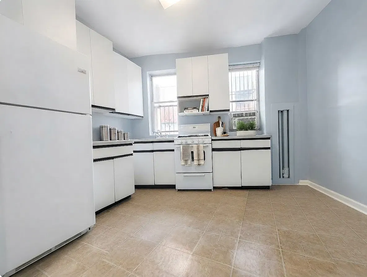 302 Hooper Street — Photo 3