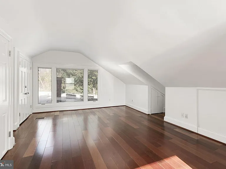 1675 Wisconsin Ave NW — Photo 27