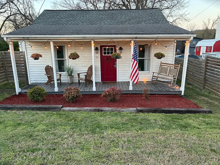 333 E Trinity Ln — Photo 12