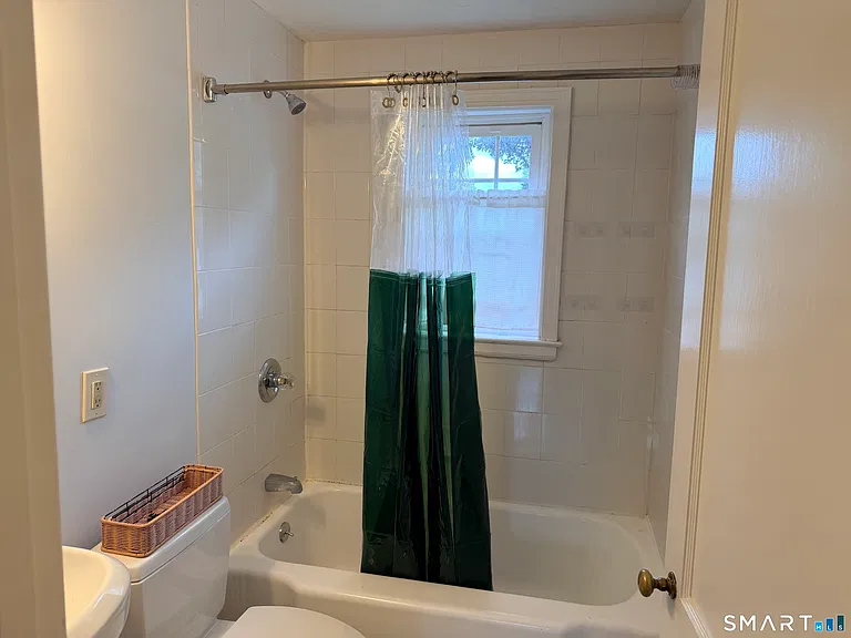 1060 Farmington Ave #3 — Photo 5