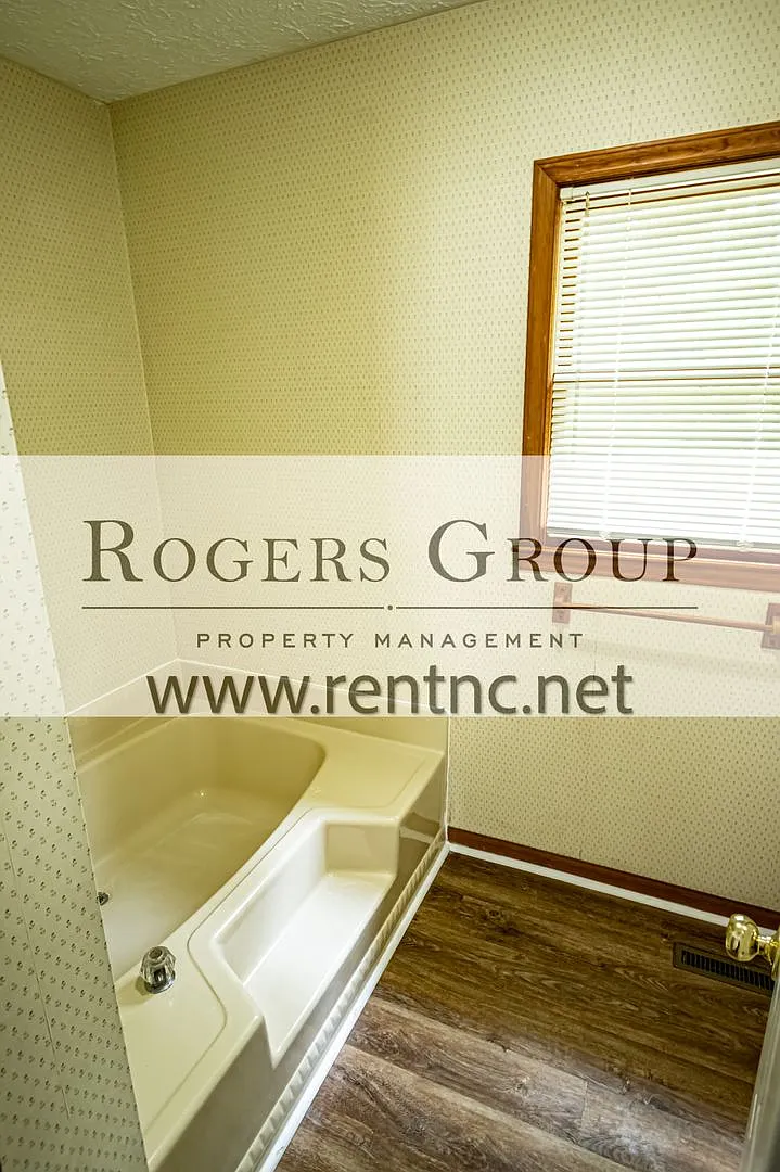 3 bed, 2.0 bath, $1,400 — Photo 4