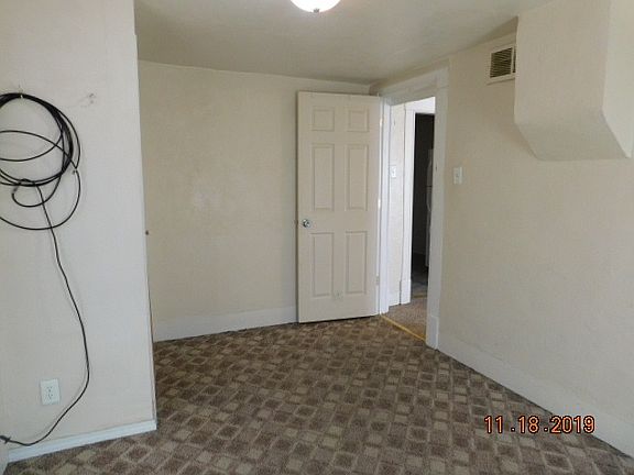 5th image of 821 S Walnut St