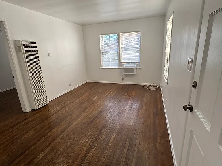 624 E Elk Ave #C — Photo 6
