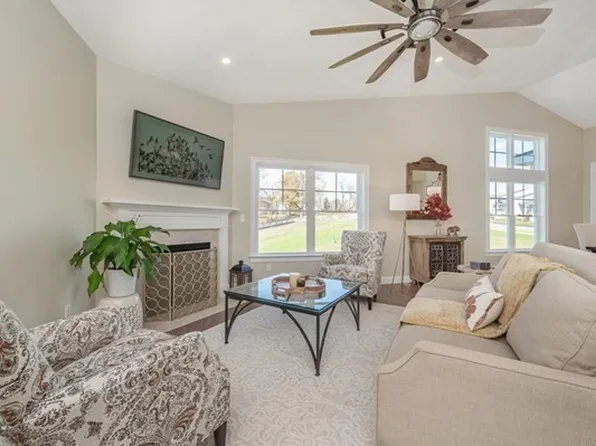 66 Park Hill Ave #38LR, Millbury, MA 01527