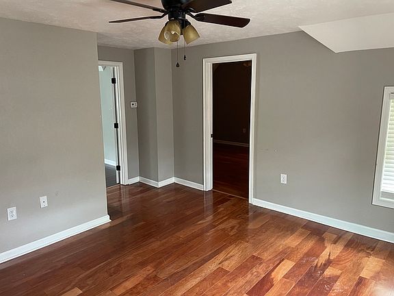 2nd image of 133 S Chicago Ave #2
