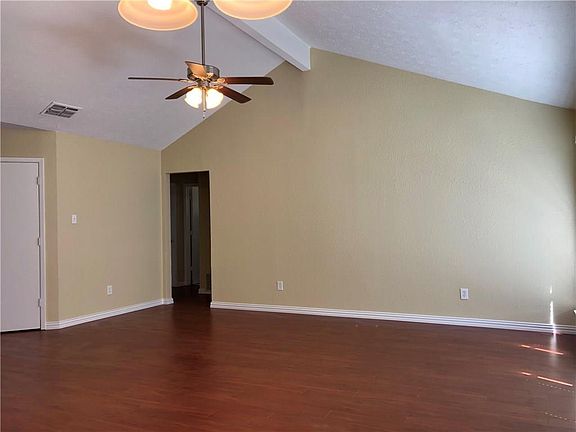 5th image of 2328 Brookdale Dr