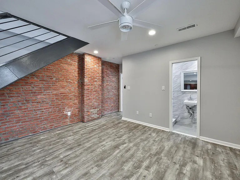 400 W Penn St #2 — Photo 11