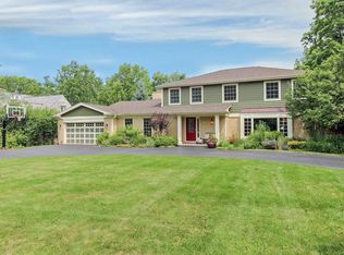 1028 W Old Mill Rd, Lake Forest, IL 60045