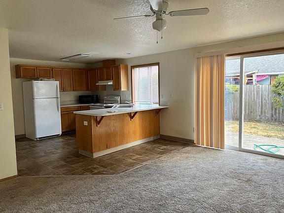 3rd image of 17105 NE 20th St