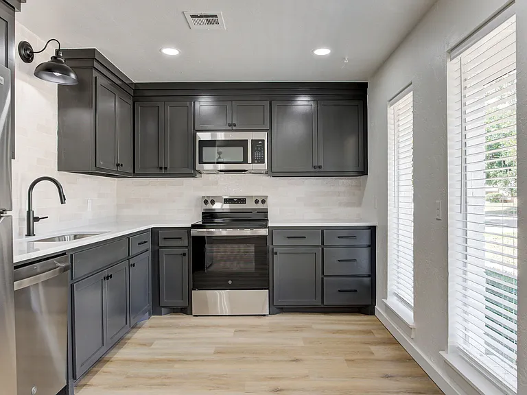 2212 Donna Dr — Photo 39