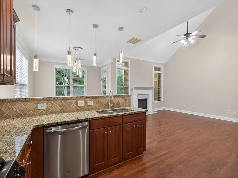2935 Whitfield Ave — Photo 22