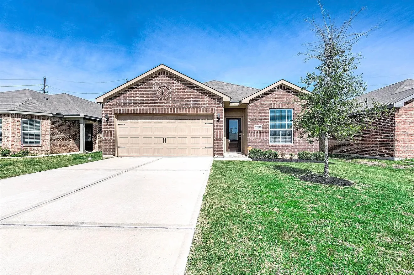 3 bed, 1596 sqft, $2,100 — Photo 1