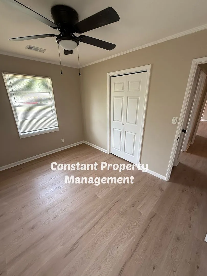 Fully Renovated 4 Bedroom Home with Fenced Yard Available Now! — Photo 2