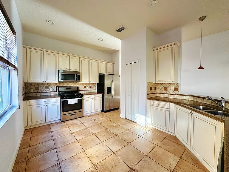 13809 Amelia Pond Dr — Photo 5