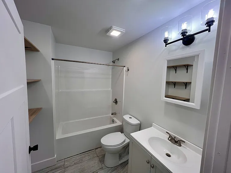 7127 Grand River Ave — Photo 10