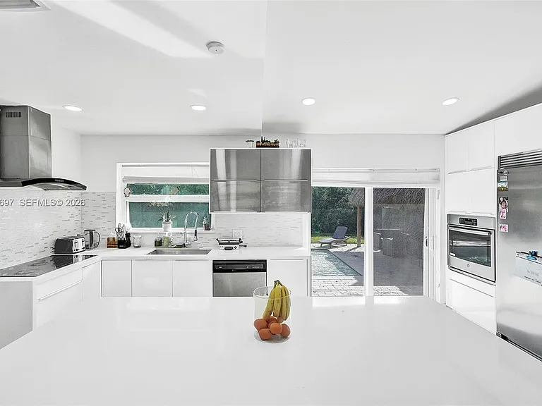 2190 NE 122nd St — Photo 3