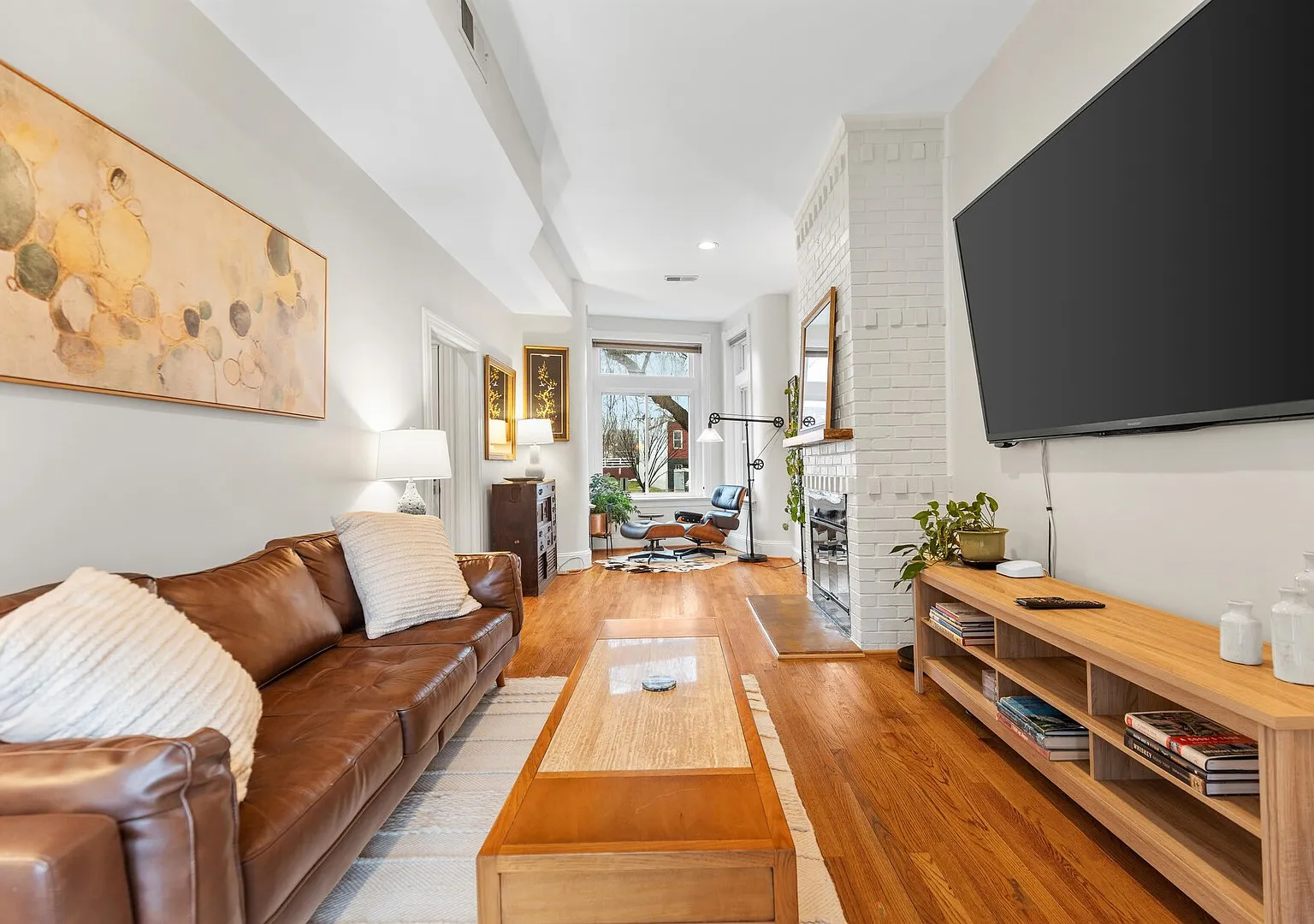 Spacious and Central DC 3-BR Getaway, Close to It All — Photo 2