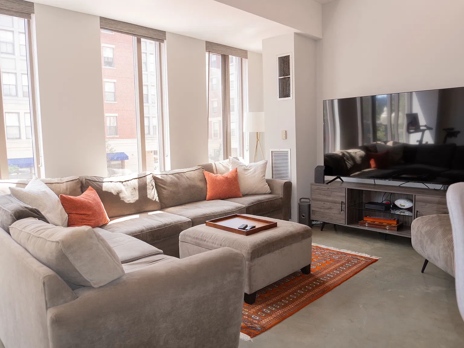 1 bed, 900 sqft, $4,300 — Photo 2