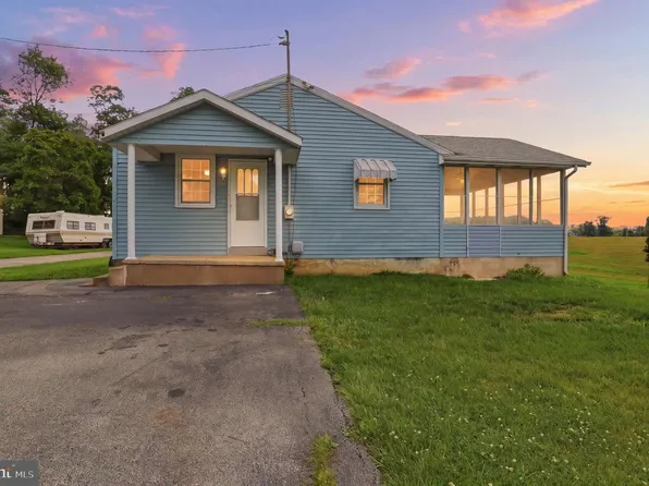 1213 S Lake Rd, Spring Grove, PA 17362