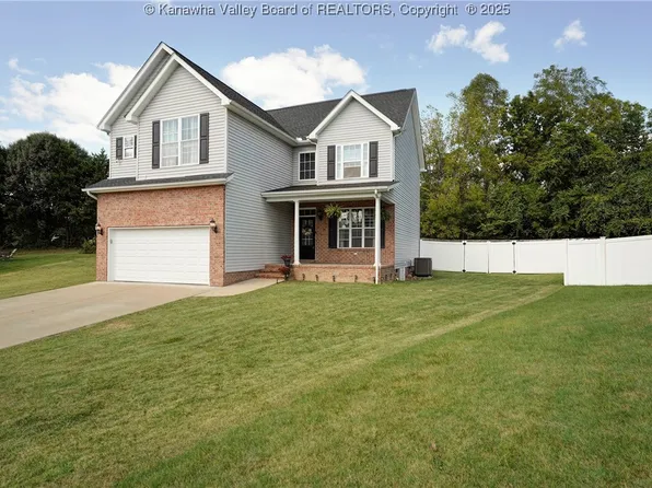 4052 Farmington Dr, Hurricane, WV 25526