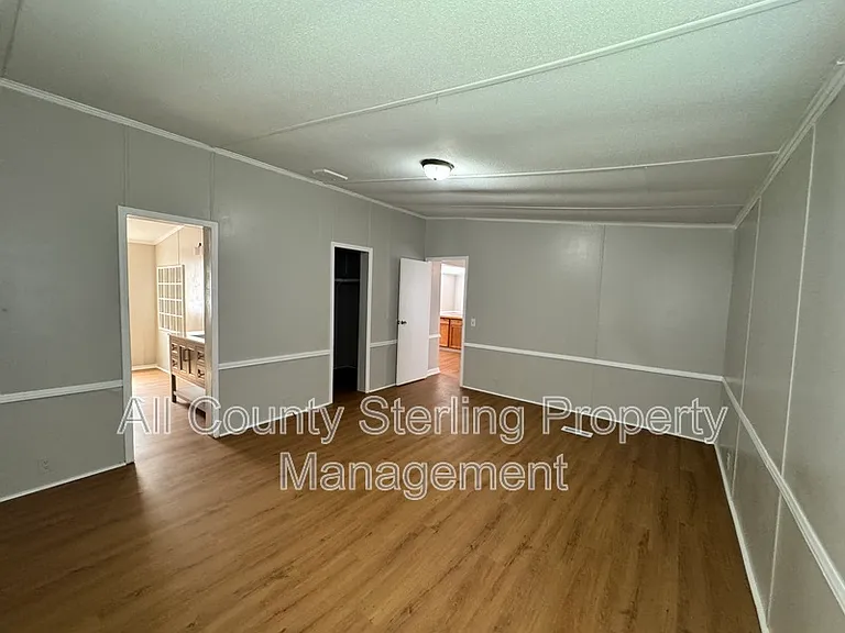 579 SE Baker Ave — Photo 10