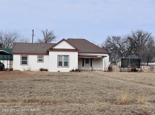 415 E 1st St, Shamrock, TX 79079