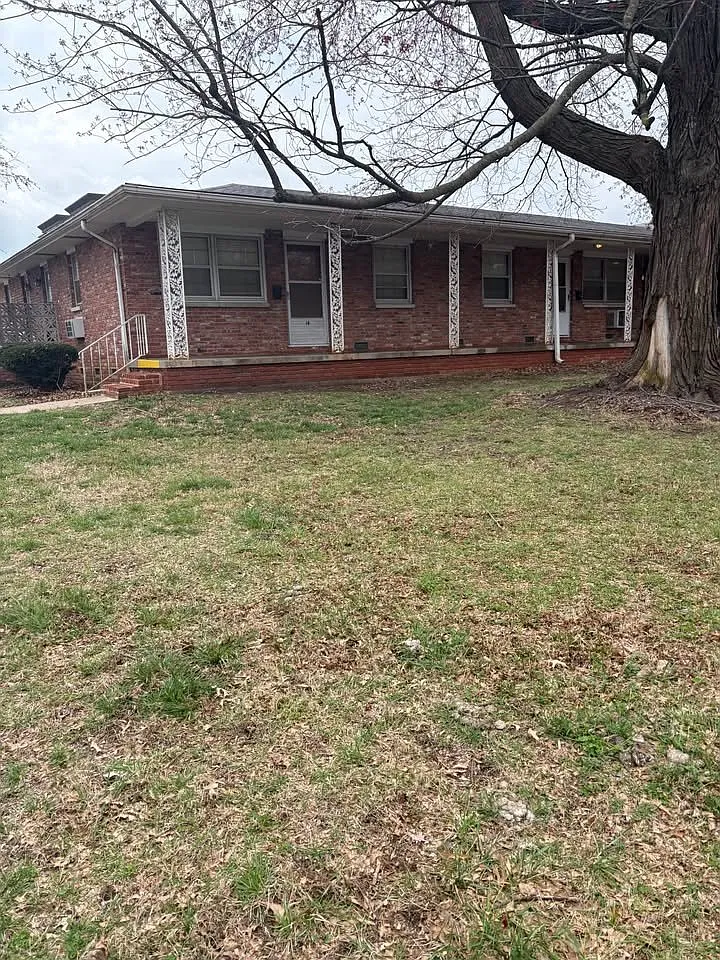Building Photo - 1258 E Elm St #13