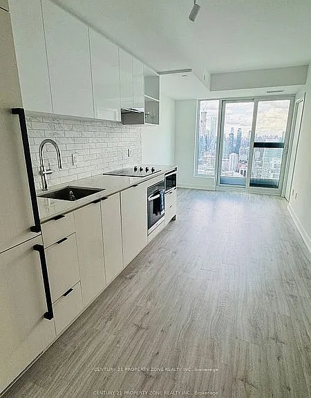 252 Church St #LPH05 — Photo 2