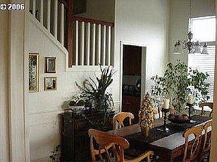 High ceilings in dining.