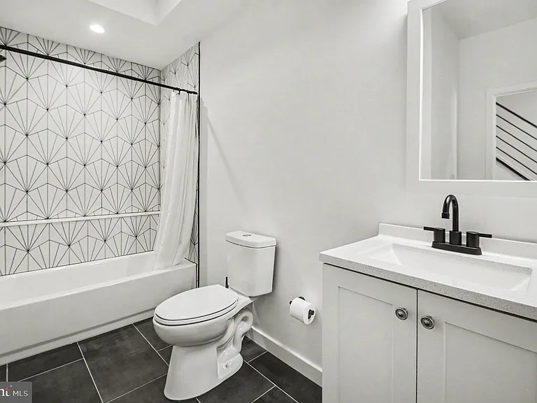 3217 Chatham St — Photo 28
