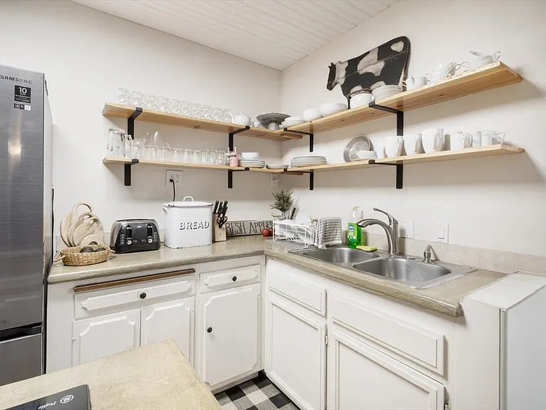 2102 Deerpark Dr — Photo 12