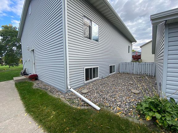 3rd image of 2818 26th Ave S