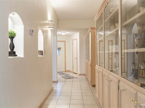 4th image of 306 Diana Dr