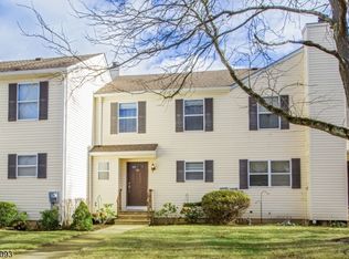 10 Hope Ct, Flemington, NJ 08822