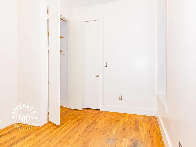 677 Quincy St #1L — Photo 6