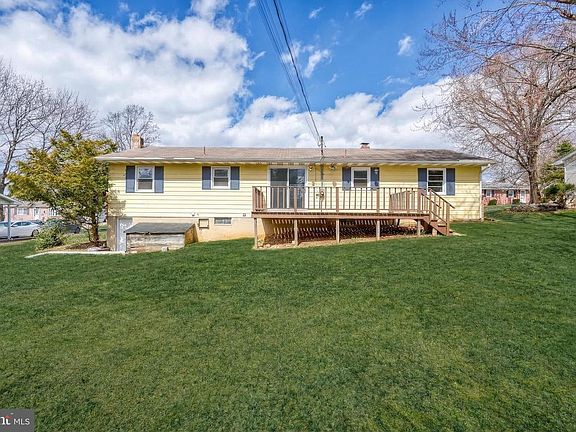 3rd image of 921 Thornton Dr
