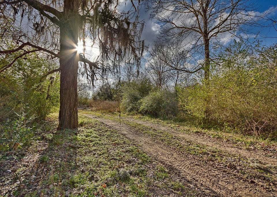 2nd image of 3183 Mill Creek Rd