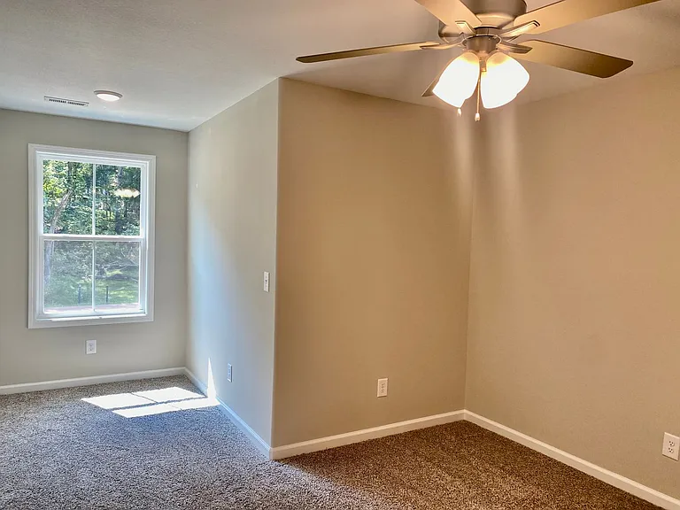 943 Center Rd — Photo 17